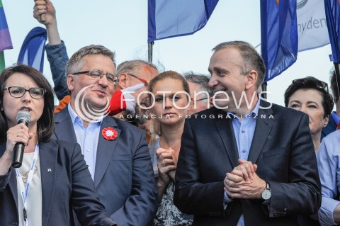  07.05.2016 WARSZAWA <br />MARSZ KOD I OPOZYCJI JESTESMY I BEDZIEMY W EUROPIE<br />N/Z BRONISLAW KOMOROWSKI KAMILA GASIUK PIHOWICZ GRZEGORZ SCHETYNA BARBARA NOWACKA<br /> 