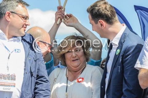  07.05.2016 WARSZAWA <br />MARSZ KOD I OPOZYCJI JESTESMY I BEDZIEMY W EUROPIE<br />N/Z ANNA KOMOROWSKA WLADYSLAW KOSINIAK KAMYSZ<br /> 
