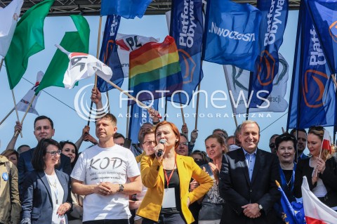  07.05.2016 WARSZAWA <br />MARSZ KOD I OPOZYCJI JESTESMY I BEDZIEMY W EUROPIE<br />N/Z RYSZARD PETRU GRZEGORZ SCHETYNA PAULINA PIECHNA WIECKIEWICZ<br /> 
