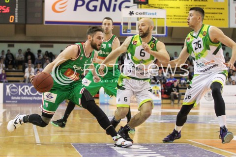  07.05.2016 KROSNO <br />KOSZYKOWKA 1 LIGA MEZCZYZN <br />MECZ FINALOWY O AWANS DO TAURON BASKET LIGI <br />MECZ MIASTO SZKLA KROSNO - LEGIA WARSZAWA <br />N/Z MICHAL ALEKSANDROWICZ DARIUSZ OCZKOWICZ PATRYK PELKA <br /> 
