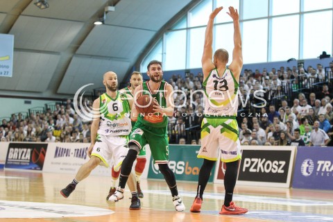  07.05.2016 KROSNO <br />KOSZYKOWKA 1 LIGA MEZCZYZN <br />MECZ FINALOWY O AWANS DO TAURON BASKET LIGI <br />MECZ MIASTO SZKLA KROSNO - LEGIA WARSZAWA <br />N/Z MICHAL ALEKSANDROWICZ DARIUSZ OCZKOWICZ JAKUB DLUSKI <br /> 