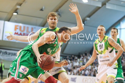  07.05.2016 KROSNO <br />KOSZYKOWKA 1 LIGA MEZCZYZN <br />MECZ FINALOWY O AWANS DO TAURON BASKET LIGI <br />MECZ MIASTO SZKLA KROSNO - LEGIA WARSZAWA <br />N/Z ADAM LINOWSKI WOJCIECH PISARCZYK DARIUSZ WYKA <br /> 