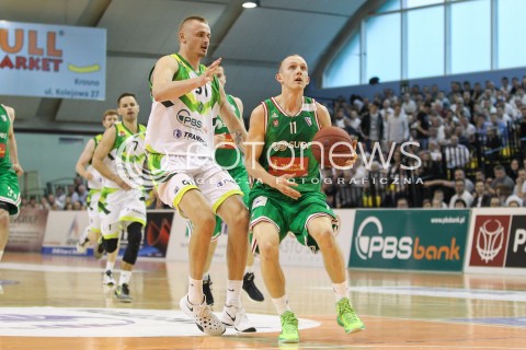  07.05.2016 KROSNO <br />KOSZYKOWKA 1 LIGA MEZCZYZN <br />MECZ FINALOWY O AWANS DO TAURON BASKET LIGI <br />MECZ MIASTO SZKLA KROSNO - LEGIA WARSZAWA <br />N/Z LUKASZ WILCZEK DARIUSZ WYKA <br /> 