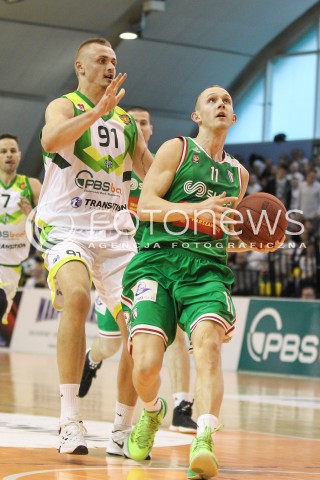  07.05.2016 KROSNO <br />KOSZYKOWKA 1 LIGA MEZCZYZN <br />MECZ FINALOWY O AWANS DO TAURON BASKET LIGI <br />MECZ MIASTO SZKLA KROSNO - LEGIA WARSZAWA <br />N/Z LUKASZ WILCZEK DARIUSZ WYKA <br /> 