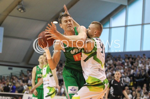  07.05.2016 KROSNO <br />KOSZYKOWKA 1 LIGA MEZCZYZN <br />MECZ FINALOWY O AWANS DO TAURON BASKET LIGI <br />MECZ MIASTO SZKLA KROSNO - LEGIA WARSZAWA <br />N/Z CEZARY TRYBANSKI DARIUSZ WYKA <br /> 