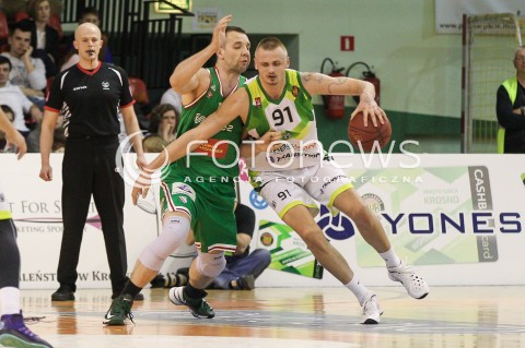  07.05.2016 KROSNO <br />KOSZYKOWKA 1 LIGA MEZCZYZN <br />MECZ FINALOWY O AWANS DO TAURON BASKET LIGI <br />MECZ MIASTO SZKLA KROSNO - LEGIA WARSZAWA <br />N/Z MARCEL WILCZEK DARIUSZ WYKA <br /> 
