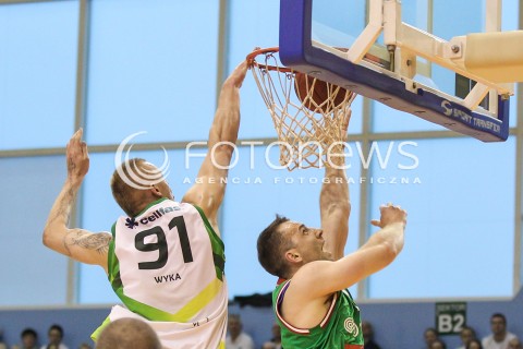  07.05.2016 KROSNO <br />KOSZYKOWKA 1 LIGA MEZCZYZN <br />MECZ FINALOWY O AWANS DO TAURON BASKET LIGI <br />MECZ MIASTO SZKLA KROSNO - LEGIA WARSZAWA <br />N/Z MARCEL WILCZEK DARIUSZ WYKA <br /> 