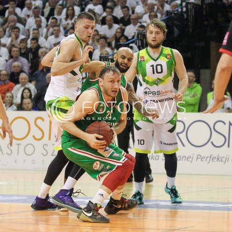  07.05.2016 KROSNO <br />KOSZYKOWKA 1 LIGA MEZCZYZN <br />MECZ FINALOWY O AWANS DO TAURON BASKET LIGI <br />MECZ MIASTO SZKLA KROSNO - LEGIA WARSZAWA <br />N/Z ADAM LINOWSKI FILIP MALGORZACIAK ANDRZEJ PASZKIEWICZ <br /> 