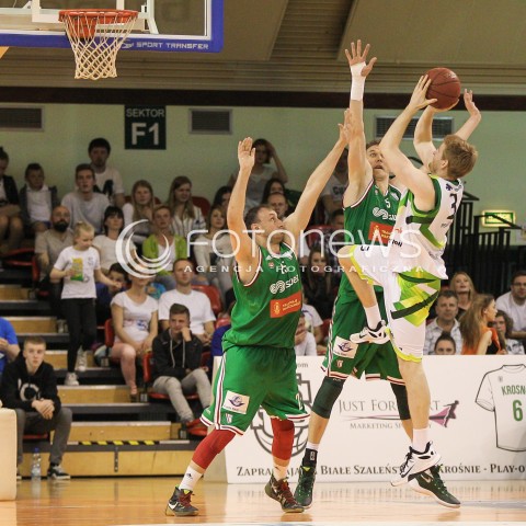  07.05.2016 KROSNO <br />KOSZYKOWKA 1 LIGA MEZCZYZN <br />MECZ FINALOWY O AWANS DO TAURON BASKET LIGI <br />MECZ MIASTO SZKLA KROSNO - LEGIA WARSZAWA <br />N/Z ADAM LINOWSKI MICHAL ALEKSANDROWICZ WOJCIECH PISARCZYK <br /> 
