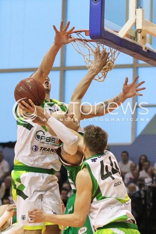  07.05.2016 KROSNO <br />KOSZYKOWKA 1 LIGA MEZCZYZN <br />MECZ FINALOWY O AWANS DO TAURON BASKET LIGI <br />MECZ MIASTO SZKLA KROSNO - LEGIA WARSZAWA <br />N/Z GRZEGORZ KUKIELKA SZYMON RDUCH <br /> 
