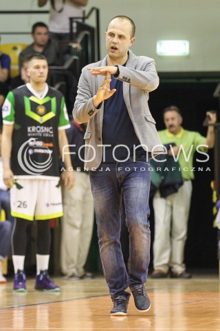  07.05.2016 KROSNO <br />KOSZYKOWKA 1 LIGA MEZCZYZN <br />MECZ FINALOWY O AWANS DO TAURON BASKET LIGI <br />MECZ MIASTO SZKLA KROSNO - LEGIA WARSZAWA <br />N/Z MICHAL BARAN - I TRENER ( HEAD COACH ) SYLWETKA <br /> 
