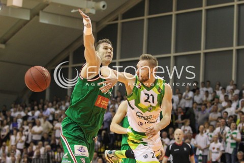  07.05.2016 KROSNO <br />KOSZYKOWKA 1 LIGA MEZCZYZN <br />MECZ FINALOWY O AWANS DO TAURON BASKET LIGI <br />MECZ MIASTO SZKLA KROSNO - LEGIA WARSZAWA <br />N/Z DAWID BREK CEZARY TRYBANSKI <br /> 