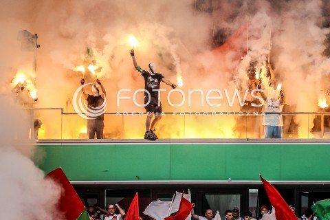  08.05.2016 WARSZAWA PILKA NOZNA <br />FOOTBALL EKSTRAKLASA STADION LEGII<br />MECZ LEGIA WARSZAWA - PIAST GLIWICE<br />N/Z FLARY OPRAWA LEGII WARSZAWA<br /> 