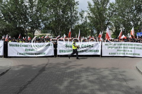  13.05.2016 WARSZAWA<br />PROTEST SLUZBY CELNEJ<br />N/Z UCZESTNICY PROTESTU<br /> 