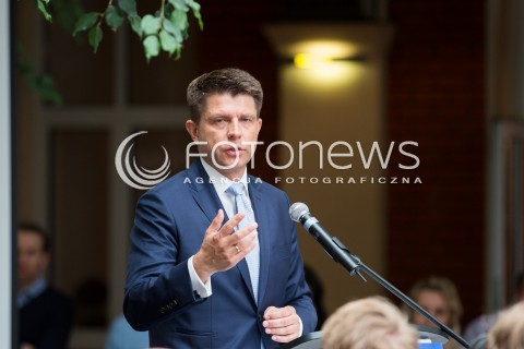  15.05.2016 LODZ <br />
POROZMAWIAJMY O LEPSZEJ POLSCE - NOWOCZESNA<br />
SPOTKANIE Z RYSZARDEM PETRU W LODZI<br />
N/Z RYSZARD PETRU<br />
 