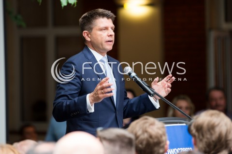  15.05.2016 LODZ <br />
POROZMAWIAJMY O LEPSZEJ POLSCE - NOWOCZESNA<br />
SPOTKANIE Z RYSZARDEM PETRU W LODZI<br />
N/Z RYSZARD PETRU<br />
 