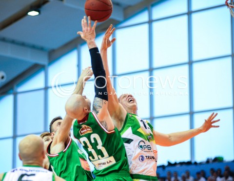  18.05.2016 KROSNO <br />KOSZYKOWKA 1 LIGA MEZCZYZN <br />MECZ FINALOWY O AWANS DO TAURON BASKET LIGI <br />MECZ MIASTO SZKLA KROSNO - LEGIA WARSZAWA <br />N/Z GRZEGORZ KUKIELKA JAKUB DLUSKI <br /> 