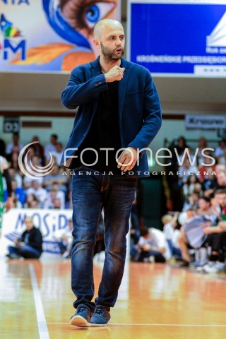  18.05.2016 KROSNO <br />KOSZYKOWKA 1 LIGA MEZCZYZN <br />MECZ FINALOWY O AWANS DO TAURON BASKET LIGI <br />MECZ MIASTO SZKLA KROSNO - LEGIA WARSZAWA <br />N/Z MICHAL BARAN - I TRENER ( HEAD COACH ) SYLWETKA <br /> 