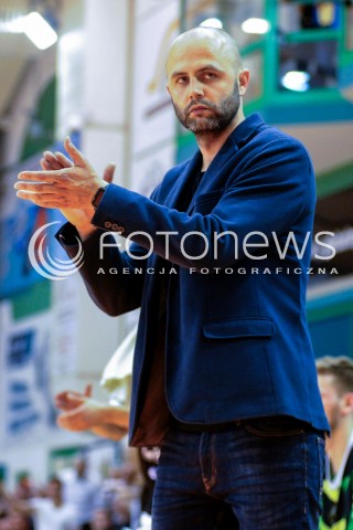  18.05.2016 KROSNO <br />KOSZYKOWKA 1 LIGA MEZCZYZN <br />MECZ FINALOWY O AWANS DO TAURON BASKET LIGI <br />MECZ MIASTO SZKLA KROSNO - LEGIA WARSZAWA <br />N/Z MICHAL BARAN - I TRENER ( HEAD COACH ) SYLWETKA <br /> 
