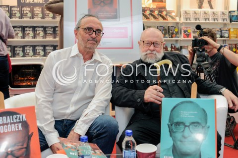  21.05.2016 WARSZAWA<br />WARSZAWSKIE TARGI KSIAZKI<br />N/Z JERZY BRALCZYK MICHAL OGOREK<br /> 