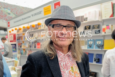  21.05.2016 WARSZAWA<br />
WARSZAWSKIE TARGI KSIAZKI<br />
N/Z KAMIL SIPOWICZ<br />
 