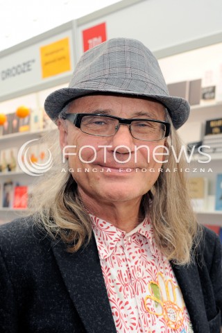  21.05.2016 WARSZAWA<br />
WARSZAWSKIE TARGI KSIAZKI<br />
N/Z KAMIL SIPOWICZ<br />
 