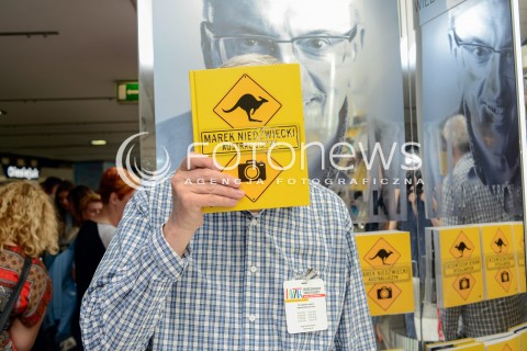  22.05.2016 WARSZAWA<br />WARSZAWSKIE TARGI KSIAZKI<br />N/Z MAREK NIEDZWIECKI<br /> 
