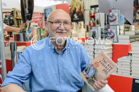  22.05.2016 WARSZAWA<br />WARSZAWSKIE TARGI KSIAZKI<br />N/Z MAREK PRZYBYLIK<br /> 