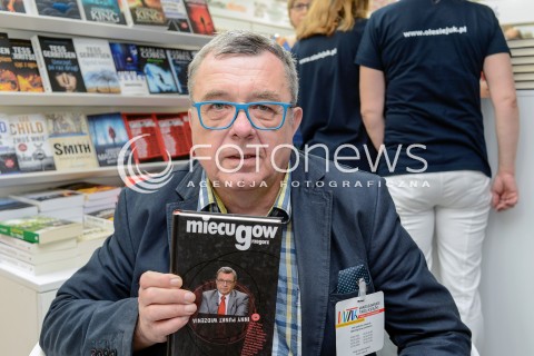  22.05.2016 WARSZAWA<br />WARSZAWSKIE TARGI KSIAZKI<br />N/Z GRZEGORZ MIECUGOW<br /> 