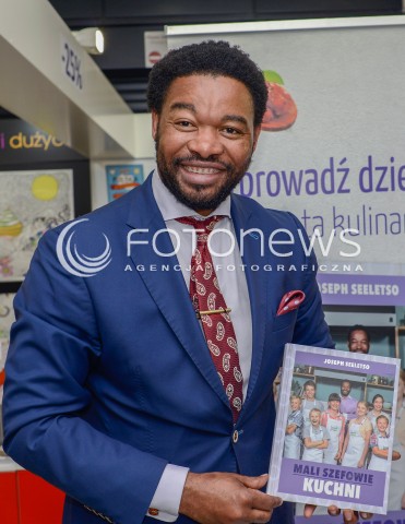  22.05.2016 WARSZAWA<br />WARSZAWSKIE TARGI KSIAZKI<br />N/Z JOSEPH SEELETSO<br /> 