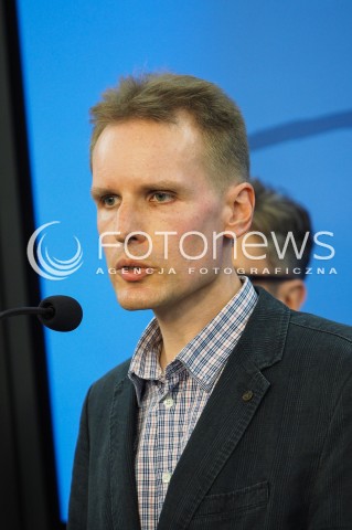  24.05.2016 WARSZAWA<br /> DZIEN W SEJMIE<br /> KONFERENCJA W SPRAWIE ZABIERANIA DZIECI POLSKIM RODZICOM<br /> N/Z ROMAN POTURALSKI<br />  