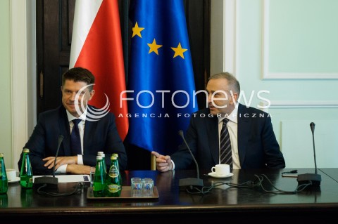  24.05.2016 WARSZAWA <br />SPOTKANIE LIDEROW OPOZYCJI W SEJMIE W SPRAWIE KRYZYSU WOKOL TRYBUNALU KONSTYTUCYJNEGO <br />N/Z RYSZARD PETRU GRZEGORZ SCHETYNA<br /> 