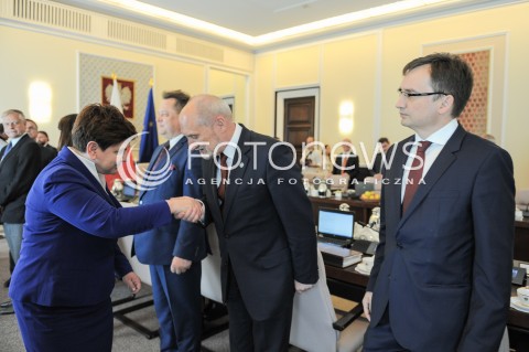  24.05.2016 WARSZAWA<br />POSIEDZENIE RADY MINISTROW<br />N/Z PREMIER BEATA SZYDLO MINISTER OBRONY NARODOWEJ ANTONI MACIEREWICZ MINISTER SPRAWIEDLIWOSCI ZBIEGNIEW ZIOBRO<br /> 