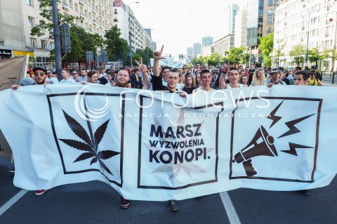  28.05.2016 WARSZAWA <br />MARSZ WYZWOLENIA KONOPII W 2016 <br />N/Z UCZESTNICY <br /> 