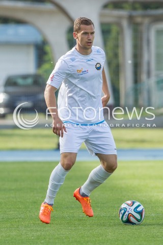  28.05.2016 MIELEC <br />PILKA NOZNA II LIGA SEZON 2015/2016 <br />MECZ STAL MIELEC - OLIMPIA ZAMBROW ( WYNIK 0:0 )<br />N/Z ROBERT SULWEWSKI SYLWETKA<br /> 