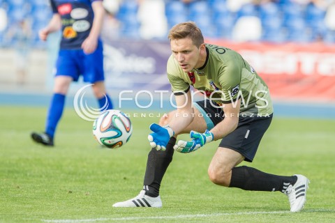  28.05.2016 MIELEC <br />PILKA NOZNA II LIGA SEZON 2015/2016 <br />MECZ STAL MIELEC - OLIMPIA ZAMBROW ( WYNIK 0:0 )<br />N/Z PIOTR CZAPLINSKI SYLWETKA<br /> 
