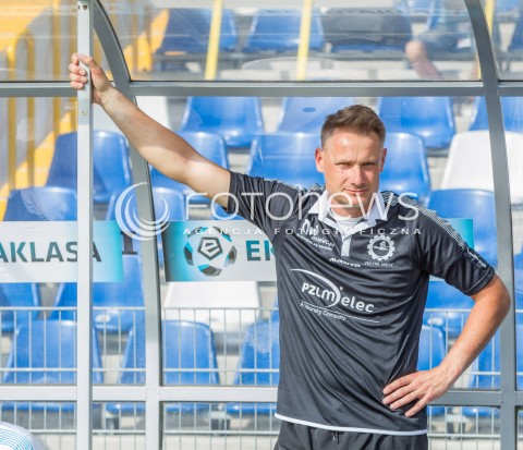  28.05.2016 MIELEC <br />PILKA NOZNA II LIGA SEZON 2015/2016 <br />MECZ STAL MIELEC - OLIMPIA ZAMBROW ( WYNIK 0:0 )<br />N/Z BOGUSLAW WYPARLO - KONIEC ZAKONCZENIE KARIERY POZEGNANIE<br /> 