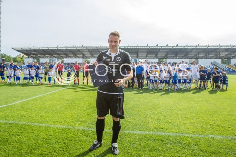  28.05.2016 MIELEC <br />PILKA NOZNA II LIGA SEZON 2015/2016 <br />MECZ STAL MIELEC - OLIMPIA ZAMBROW ( WYNIK 0:0 )<br />N/Z BOGUSLAW WYPARLO - KONIEC ZAKONCZENIE KARIERY POZEGNANIE<br /> 