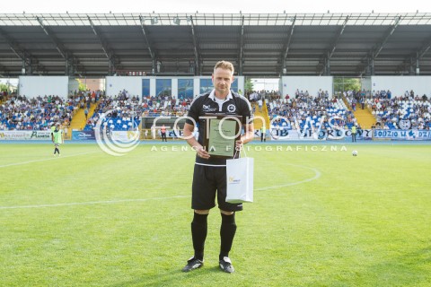  28.05.2016 MIELEC <br />PILKA NOZNA II LIGA SEZON 2015/2016 <br />MECZ STAL MIELEC - OLIMPIA ZAMBROW ( WYNIK 0:0 )<br />N/Z BOGUSLAW WYPARLO - KONIEC ZAKONCZENIE KARIERY POZEGNANIE<br /> 