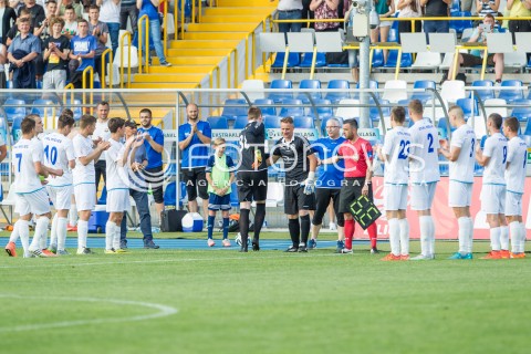  28.05.2016 MIELEC <br />PILKA NOZNA II LIGA SEZON 2015/2016 <br />MECZ STAL MIELEC - OLIMPIA ZAMBROW ( WYNIK 0:0 )<br />N/Z BOGUSLAW WYPARLO - WEJSCIE NA BOISKO SZPALER PILKARZY KONIEC ZAKONCZENIE KARIERY OSTATNI MECZ W KARIERZE<br /> 