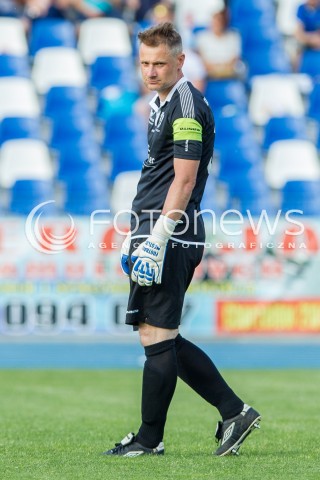  28.05.2016 MIELEC <br />PILKA NOZNA II LIGA SEZON 2015/2016 <br />MECZ STAL MIELEC - OLIMPIA ZAMBROW ( WYNIK 0:0 )<br />N/Z BOGUSLAW WYPARLO - KONIEC ZAKONCZENIE KARIERY OSTATNI MECZ W KARIERZE<br /> 