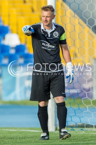  28.05.2016 MIELEC <br />PILKA NOZNA II LIGA SEZON 2015/2016 <br />MECZ STAL MIELEC - OLIMPIA ZAMBROW ( WYNIK 0:0 )<br />N/Z BOGUSLAW WYPARLO - KONIEC ZAKONCZENIE KARIERY OSTATNI MECZ W KARIERZE<br /> 