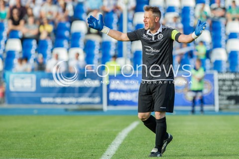  28.05.2016 MIELEC <br />PILKA NOZNA II LIGA SEZON 2015/2016 <br />MECZ STAL MIELEC - OLIMPIA ZAMBROW ( WYNIK 0:0 )<br />N/Z BOGUSLAW WYPARLO - KONIEC ZAKONCZENIE KARIERY OSTATNI MECZ W KARIERZE ZLOSC EMOCJE<br /> 