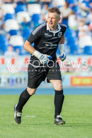  28.05.2016 MIELEC <br />PILKA NOZNA II LIGA SEZON 2015/2016 <br />MECZ STAL MIELEC - OLIMPIA ZAMBROW ( WYNIK 0:0 )<br />N/Z BOGUSLAW WYPARLO - KONIEC ZAKONCZENIE KARIERY OSTATNI MECZ W KARIERZE<br /> 