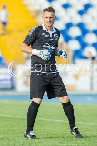  28.05.2016 MIELEC <br />PILKA NOZNA II LIGA SEZON 2015/2016 <br />MECZ STAL MIELEC - OLIMPIA ZAMBROW ( WYNIK 0:0 )<br />N/Z BOGUSLAW WYPARLO - KONIEC ZAKONCZENIE KARIERY OSTATNI MECZ W KARIERZE<br /> 