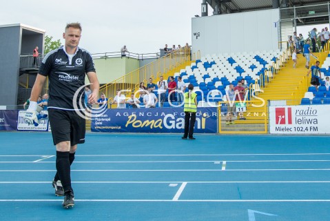 28.05.2016 MIELEC <br />PILKA NOZNA II LIGA SEZON 2015/2016 <br />MECZ STAL MIELEC - OLIMPIA ZAMBROW ( WYNIK 0:0 )<br />N/Z BOGUSLAW WYPARLO - KONIEC ZAKONCZENIE KARIERY OSTATNI MECZ W KARIERZE<br /> 