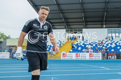  28.05.2016 MIELEC <br />PILKA NOZNA II LIGA SEZON 2015/2016 <br />MECZ STAL MIELEC - OLIMPIA ZAMBROW ( WYNIK 0:0 )<br />N/Z BOGUSLAW WYPARLO - KONIEC ZAKONCZENIE KARIERY OSTATNI MECZ W KARIERZE<br /> 
