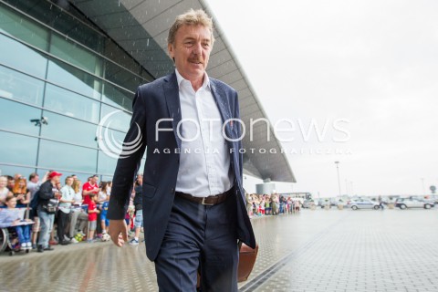  31.05.2016 LOTNISKO RZESZOW JASIONKA <br />REPREZENTACJA POLSKI PILKARZY ZAKONCZYLA ZGRUPOWANIE W ARLAMOWIE I WYJECHALA NA LOTNISKO RZESZOW JASIONKA SKAD ODLECIALA NA MECZ DO GDANSKA. PRZED LOTNISKIEM NA PILKARZY CZEKALA LICZNA GRUPA KIBICOW. CZESC PILKARZY ROZDAWALA AUTOGRAFY I ROBILA ZDJECIA Z KIBICAMI.<br />N/Z ZBIGNIEW BONIEK - PREZES PZPN <br /> 