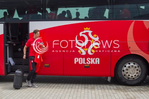  31.05.2016 LOTNISKO RZESZOW JASIONKA <br />REPREZENTACJA POLSKI PILKARZY ZAKONCZYLA ZGRUPOWANIE W ARLAMOWIE I WYJECHALA NA LOTNISKO RZESZOW JASIONKA SKAD ODLECIALA NA MECZ DO GDANSKA. PRZED LOTNISKIEM NA PILKARZY CZEKALA LICZNA GRUPA KIBICOW. CZESC PILKARZY ROZDAWALA AUTOGRAFY I ROBILA ZDJECIA Z KIBICAMI.<br />N/Z GRZEGORZ KRYCHOWIAK<br /> 