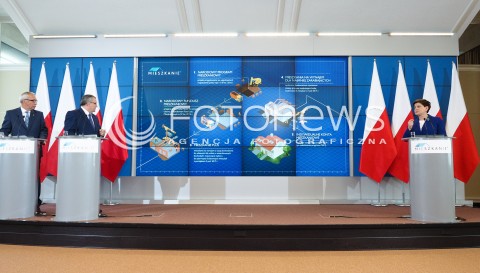  03.06.2016 WARSZAWA<br /> PREZENTACJA PROGRAMU MIESZKANIE PLUS <br /> N/Z BEATA SZYDLO ANDRZEJ ADAMCZYK KAZIMIERZ SMOLINSKI<br />  